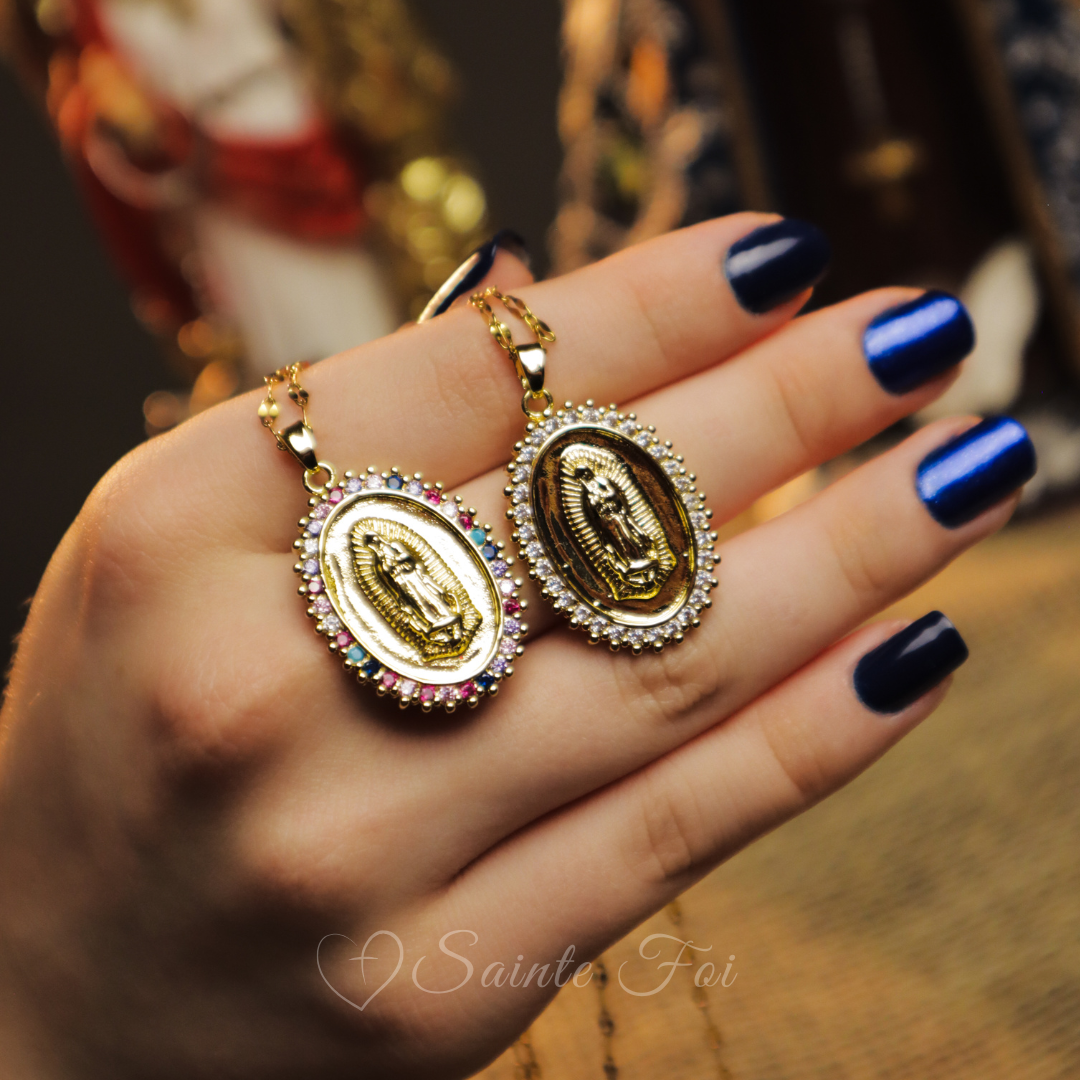 (ACHETEZ 1, OBTENEZ 2) Collier Notre-Dame de Guadalupe Enveloppé de Zircon