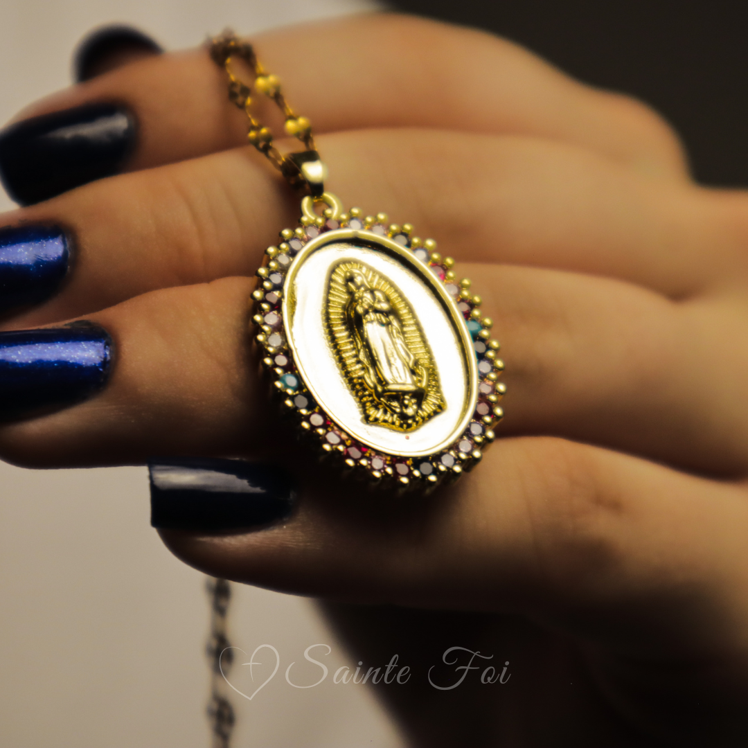 (ACHETEZ 1, OBTENEZ 2) Collier Notre-Dame de Guadalupe Enveloppé de Zircon
