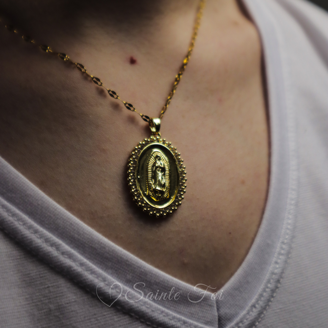 (ACHETEZ 1, OBTENEZ 2) Collier Notre-Dame de Guadalupe Enveloppé de Zircon