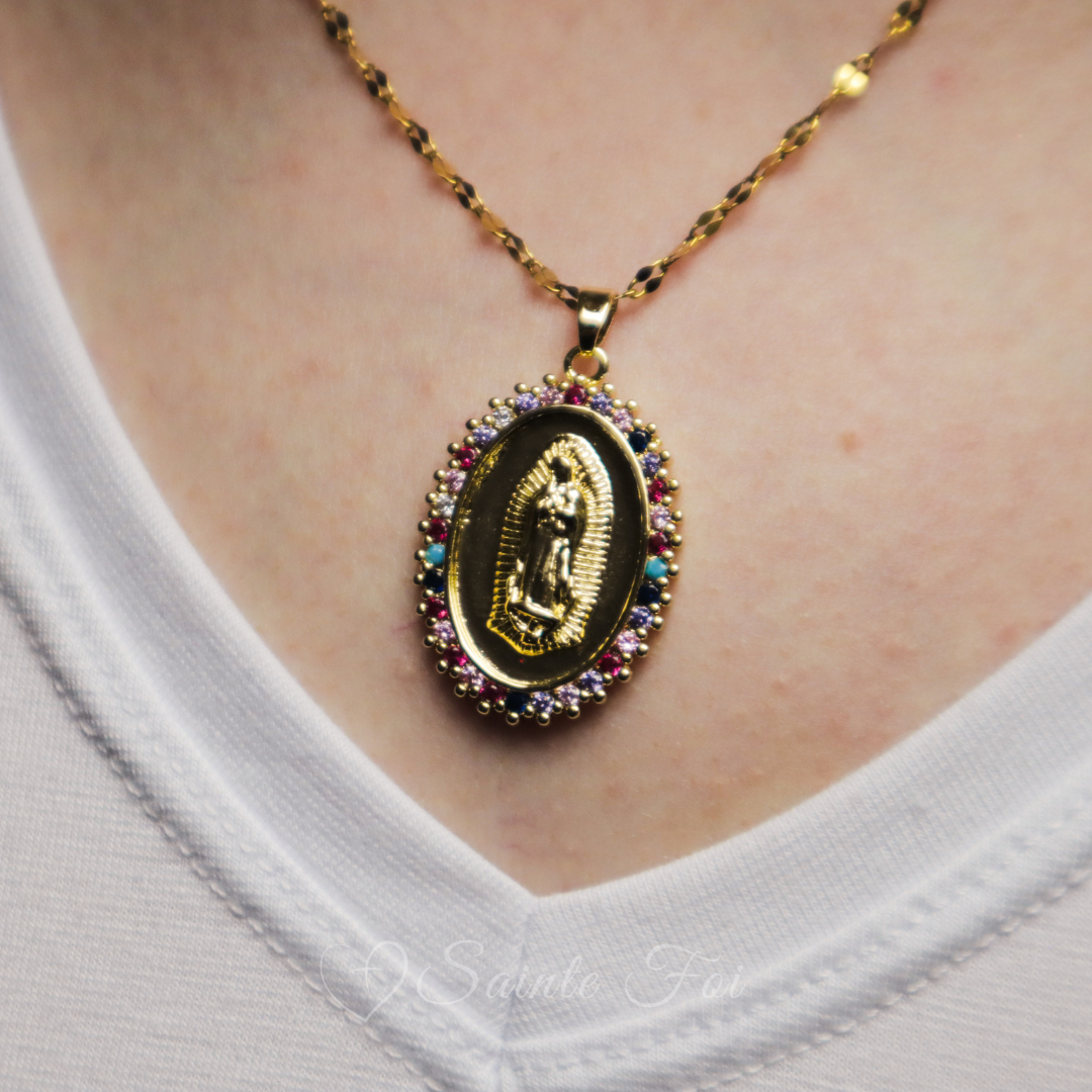 (ACHETEZ 1, OBTENEZ 2) Collier Notre-Dame de Guadalupe Enveloppé de Zircon